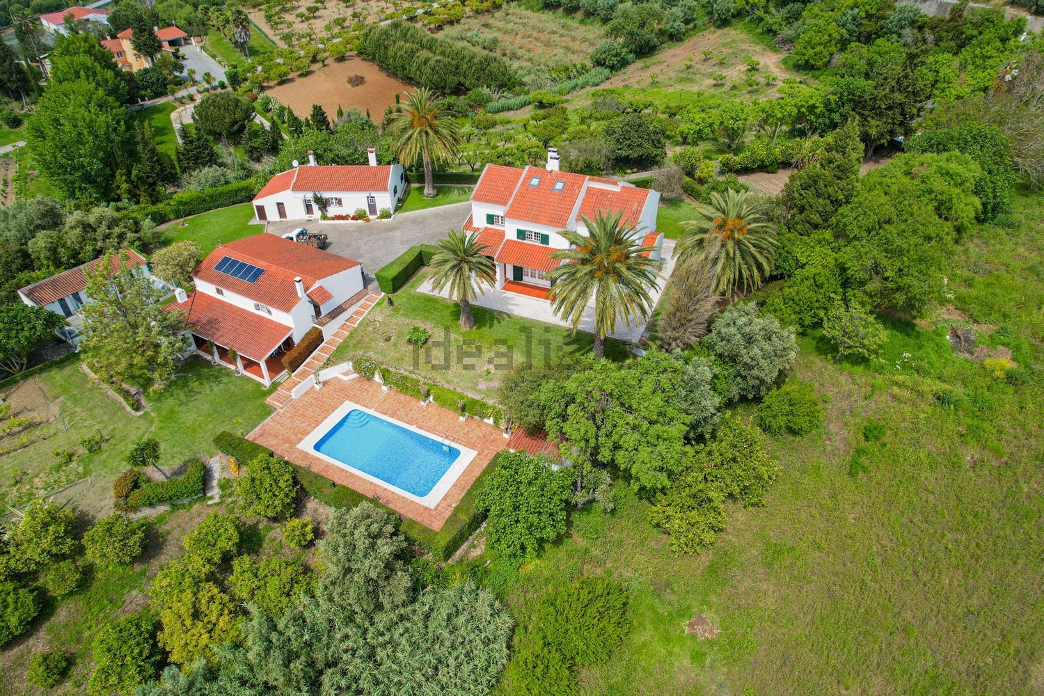 小楼房或独栋别墅出售Estr. da Serralheira de Baixo - 游泳池