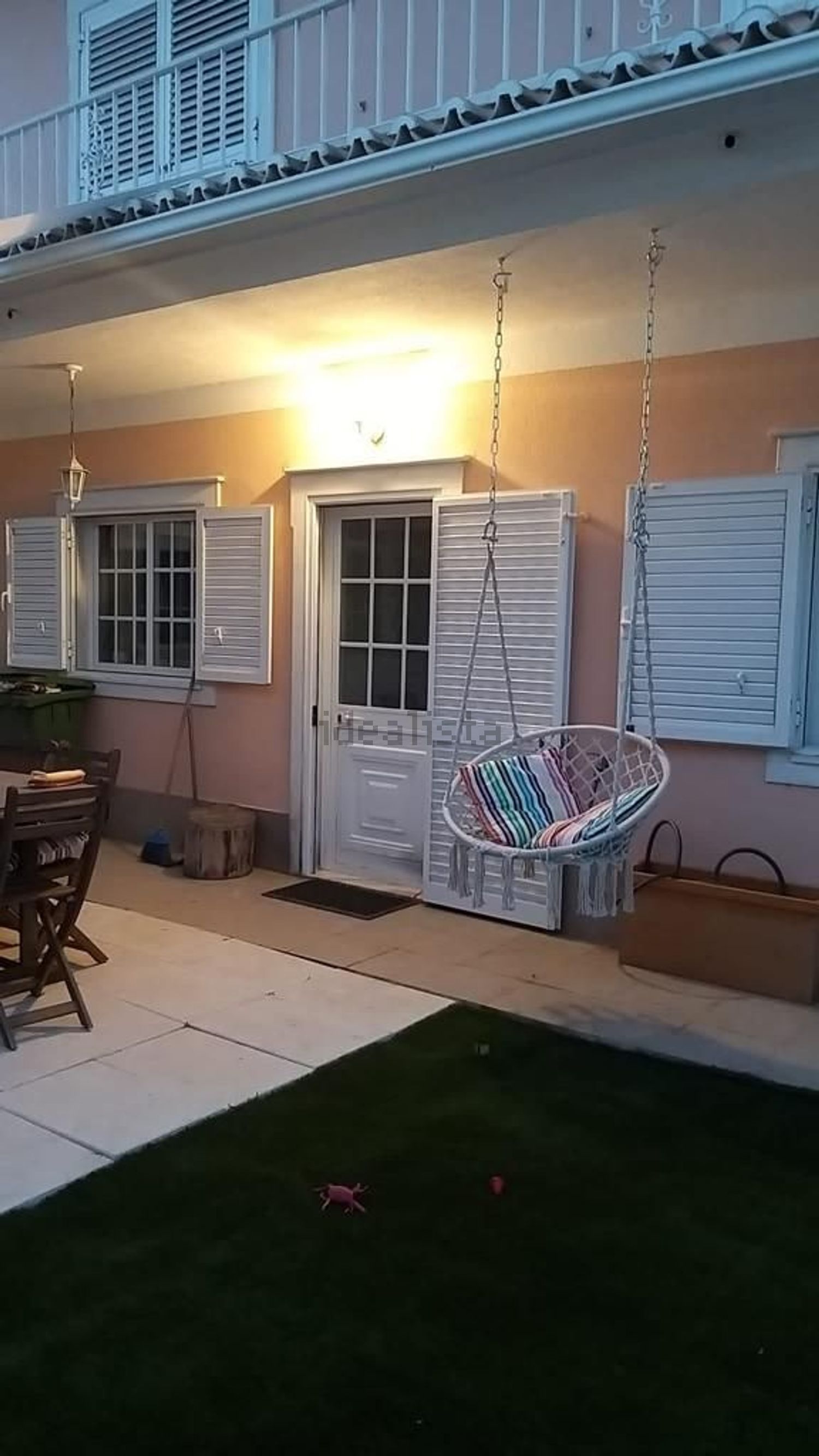 小楼房或独栋别墅出售在Vale Figueira - Carcereira - 阳台