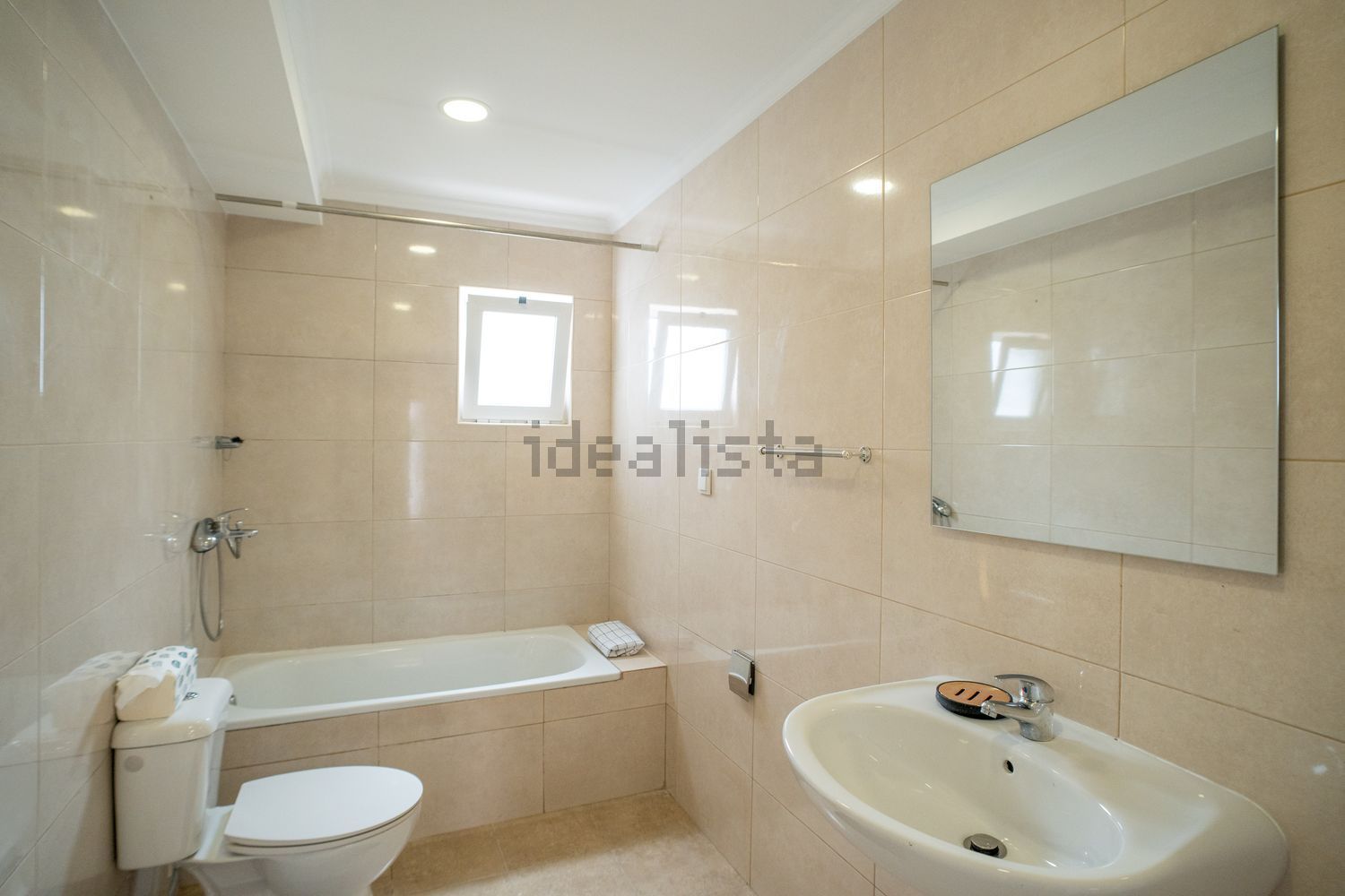 小楼房或独栋别墅出售在Rua David José Chitas, 8 - 卫生间