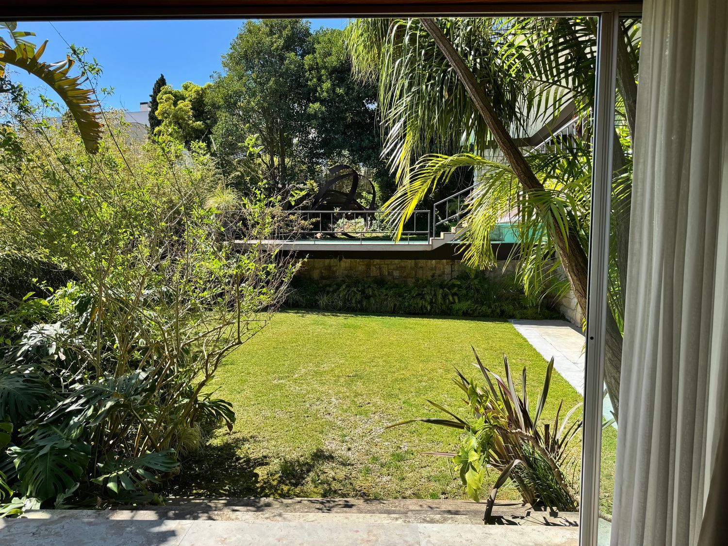 小楼房或独栋别墅出售在Avenida Marechal Carmona, 631 - 花园