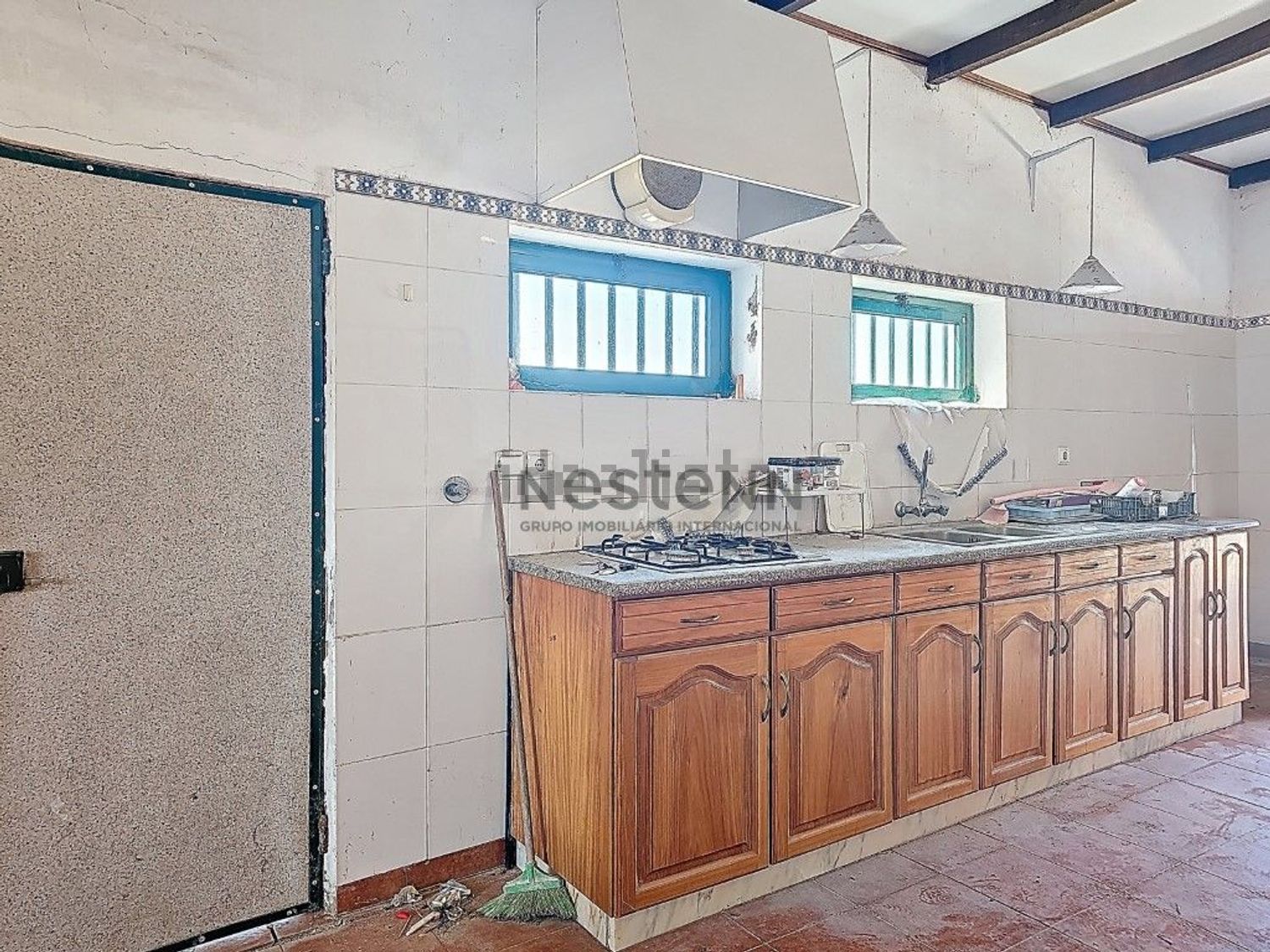 小楼房或独栋别墅出售在Lamas e Cercal - 停车位