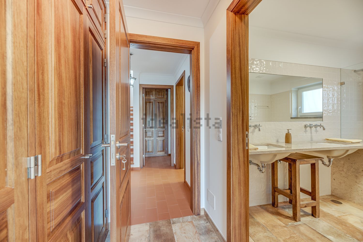 小楼房或独栋别墅出售在Caminho do Rio Touro - 详情