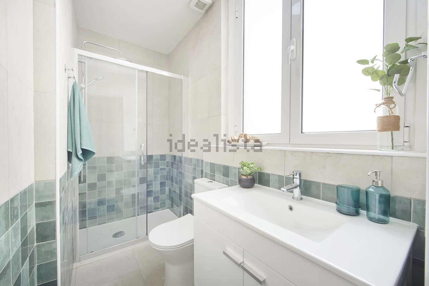 出租房间在Largo Vitorino Damásio, 2 - 卫生间