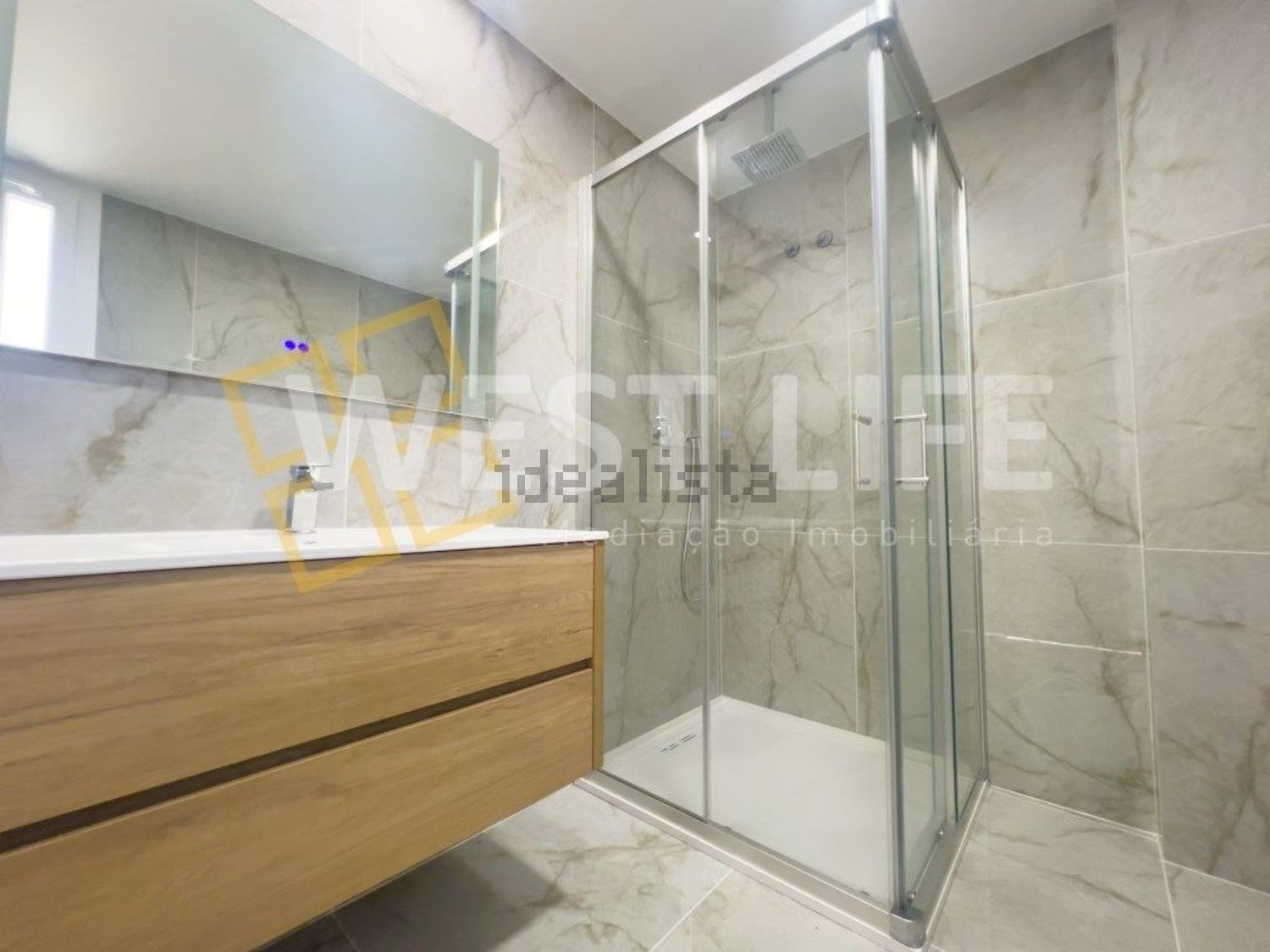 小楼房或独栋别墅出售在São Pedro da Cadeira - 卫生间