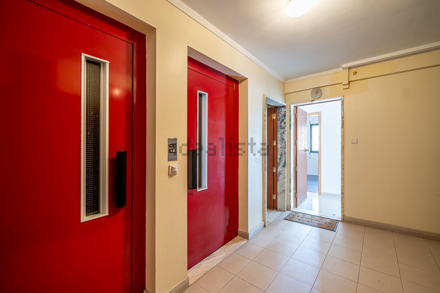 出租公寓 t2在Avenida Doutor Alfredo Bensaúde - 电梯