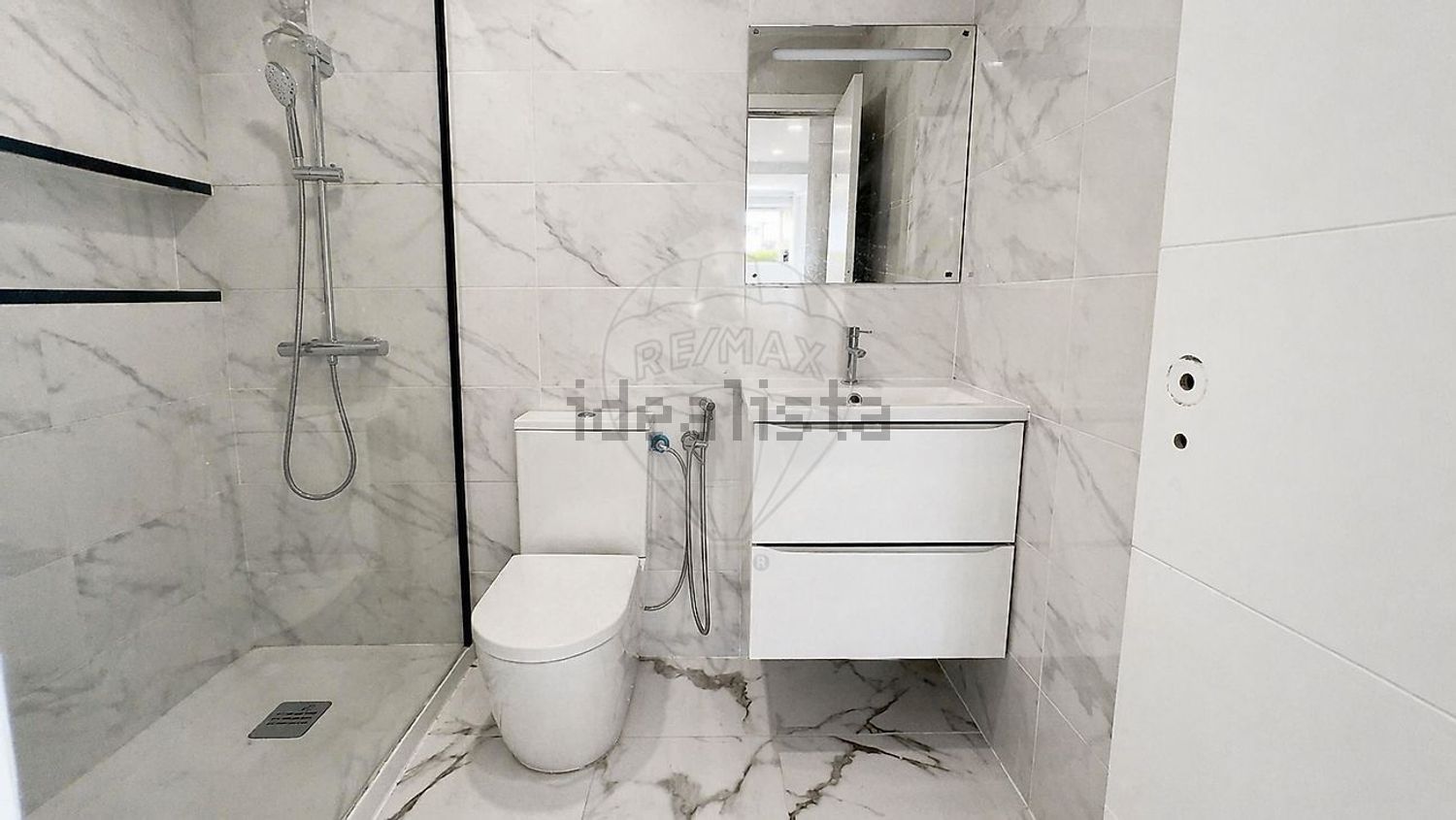 公寓 t1出售在Rua Padre António Vieira - 卫生间