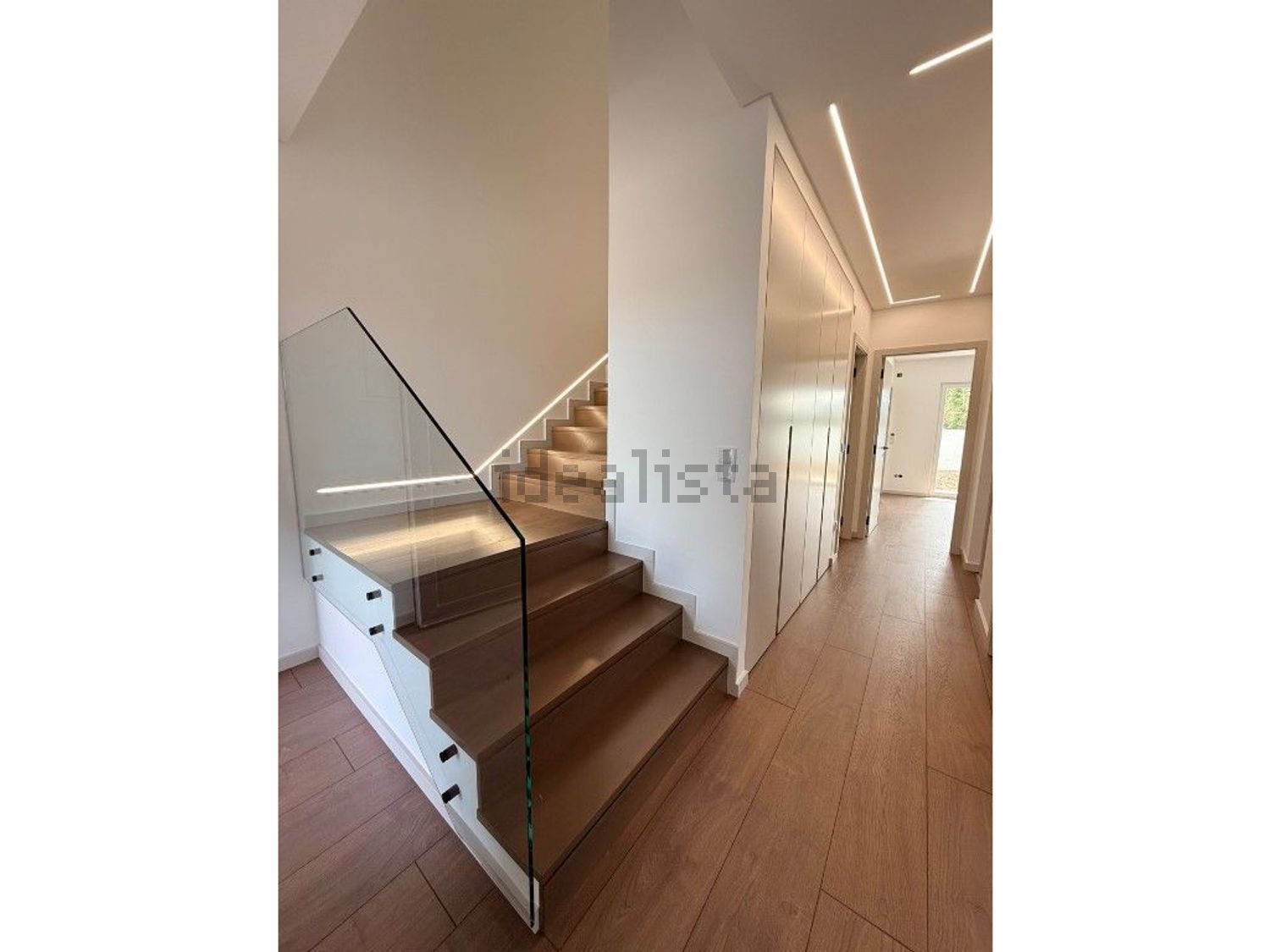 小楼房或独栋别墅出售在Rua dos Pedros - 详情