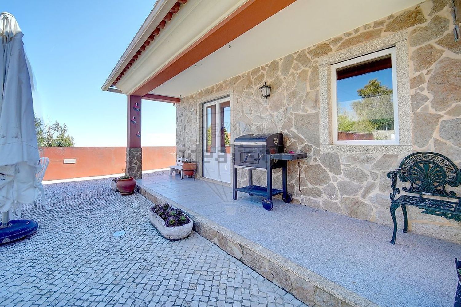 小楼房或独栋别墅出售在São Quintino - 照片