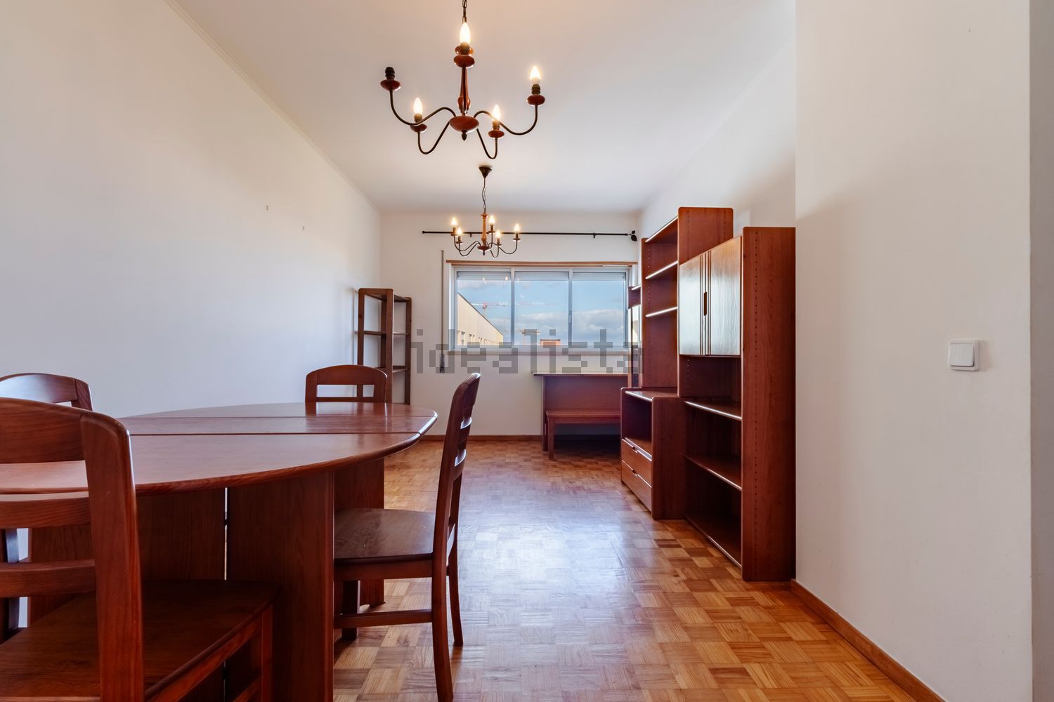 出租公寓 t2在Rua David Mourão Ferreira, 3 - 客厅