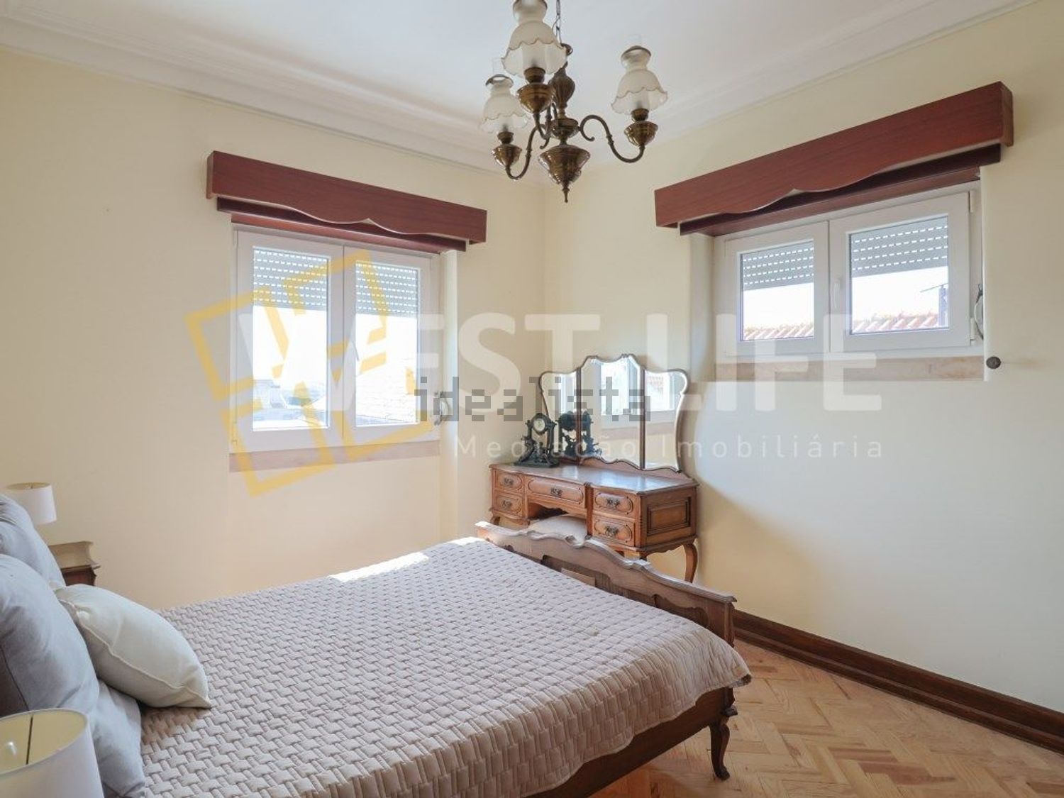 小楼房或独栋别墅出售在São Pedro da Cadeira - 卧室