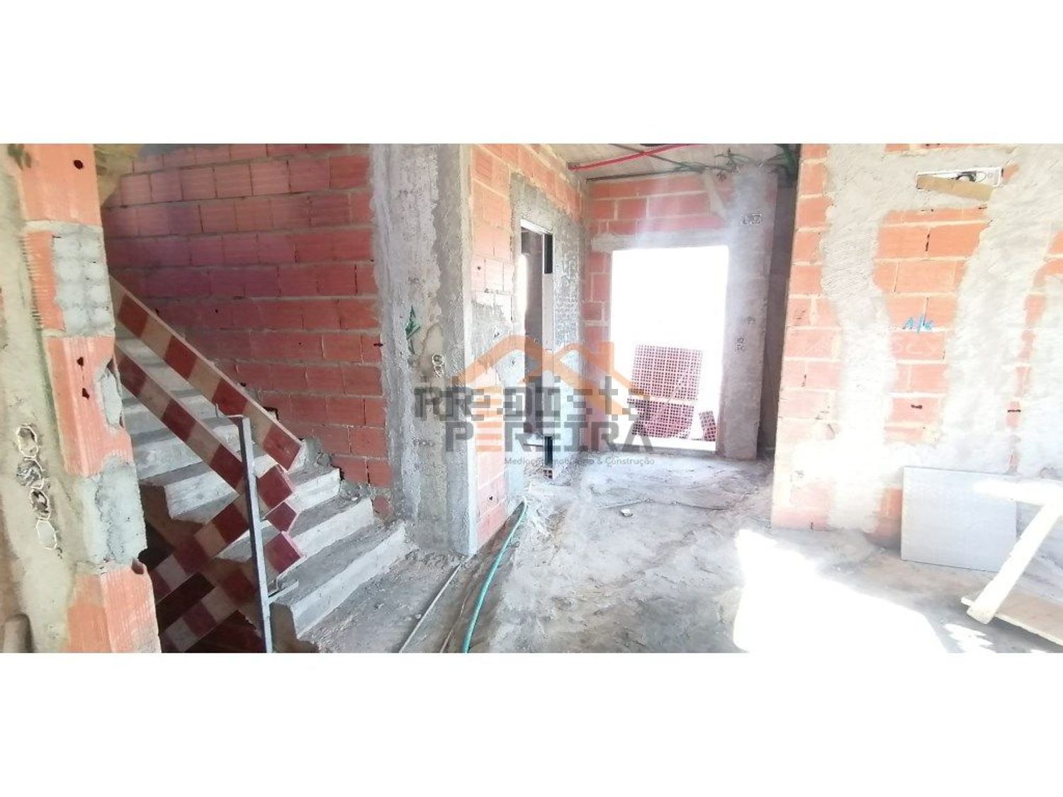 小楼房或独栋别墅出售在Pontinha e Famões - 详情