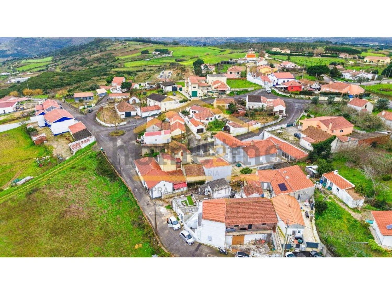 小楼房或独栋别墅出售在São Quintino - 照片