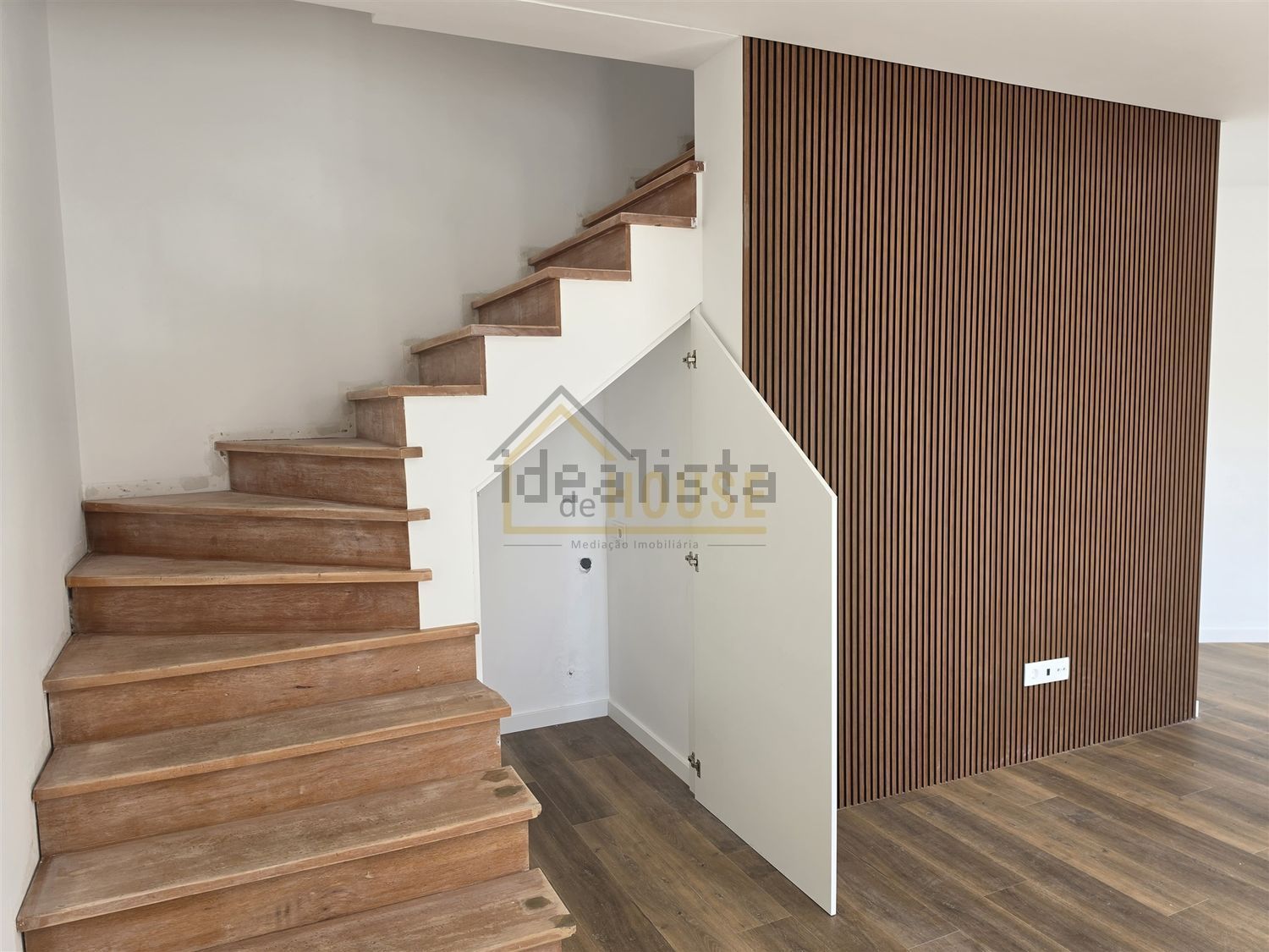 小楼房或独栋别墅出售在Rua da Cerda - 楼梯