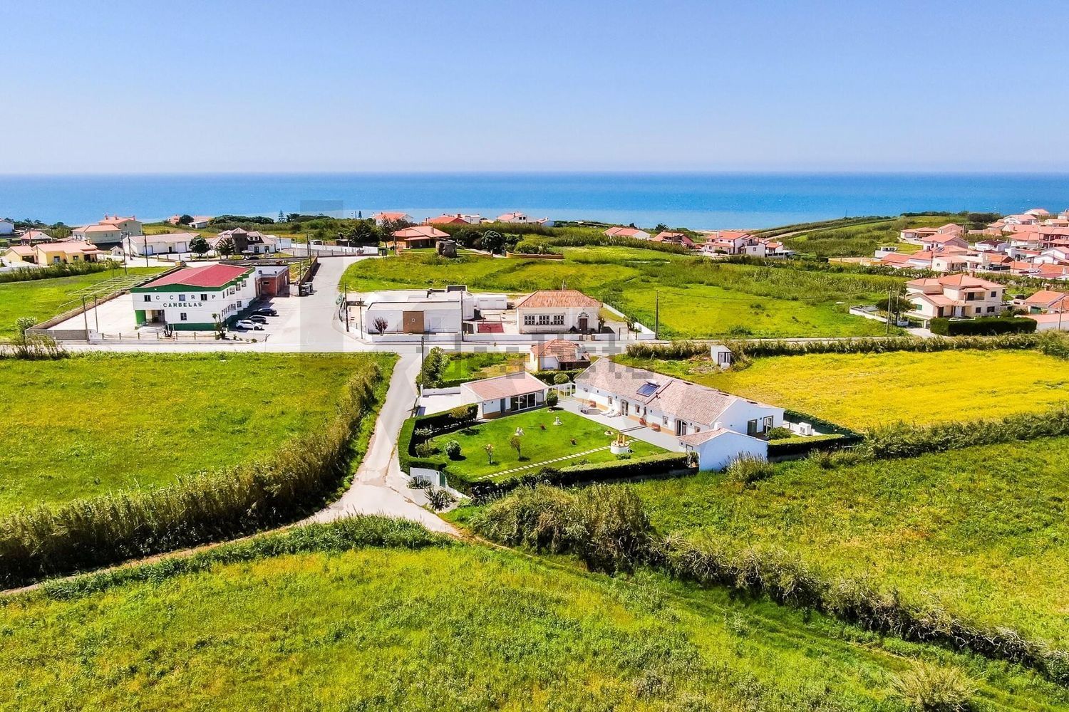 小楼房或独栋别墅出售在Rua de Cambelas - 视线