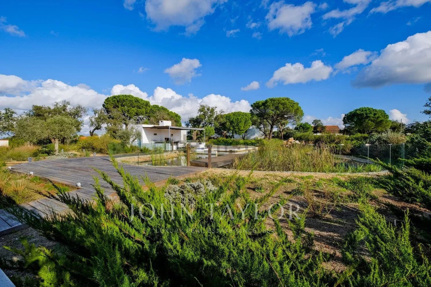 小楼房或独栋别墅出售在Rua de Melides - 花园