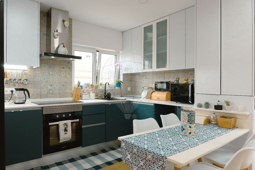 小楼房或独栋别墅出售在Dois Portos e Runa