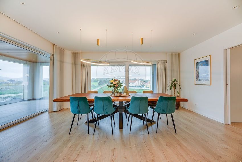 小楼房或独栋别墅出售在Rua Mato Moreira