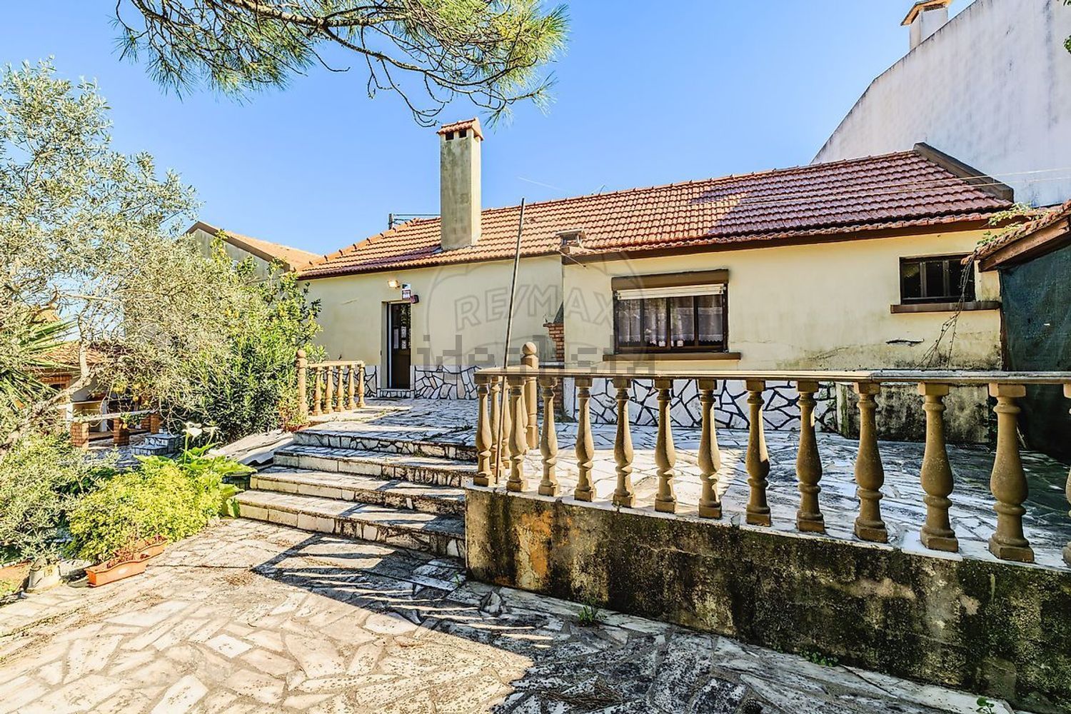 小楼房或独栋别墅出售在Rua do Rio Velho - 外立面