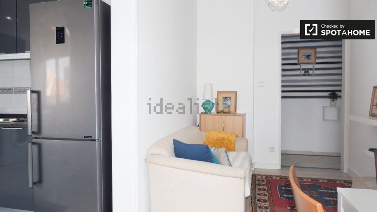 出租房间在Rua Elias Garcia - 卧室