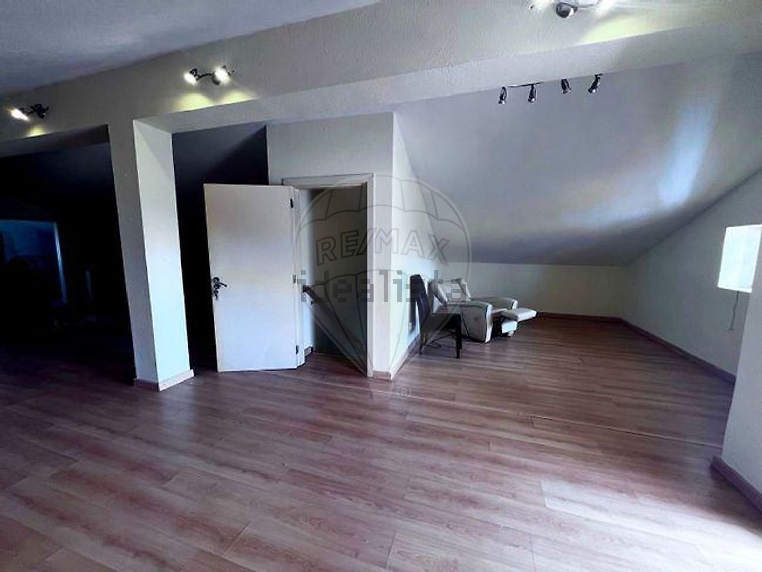 小楼房或独栋别墅出售在Rua do Cabeço - 居住