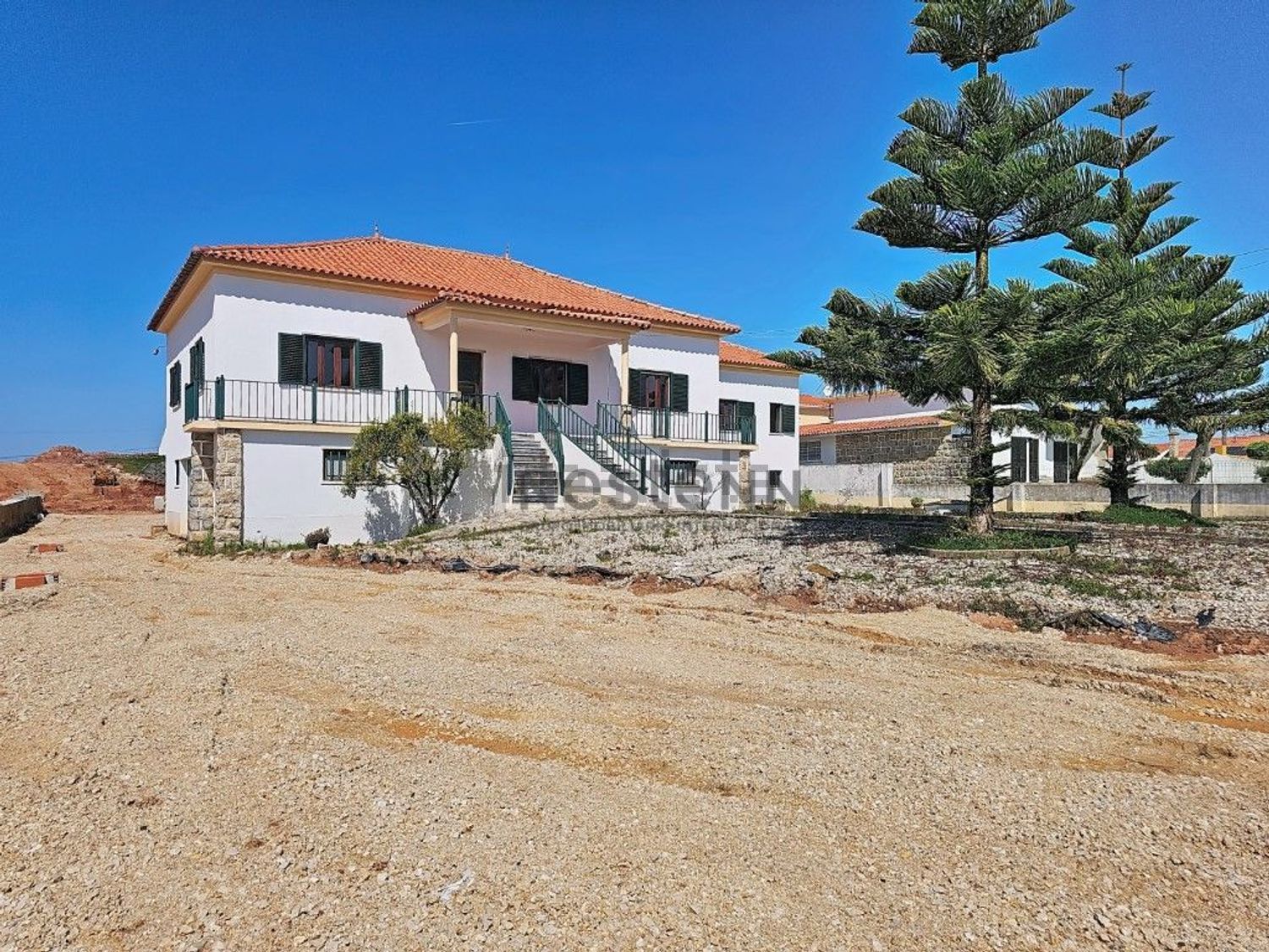 小楼房或独栋别墅出售在Lamas e Cercal - 外立面