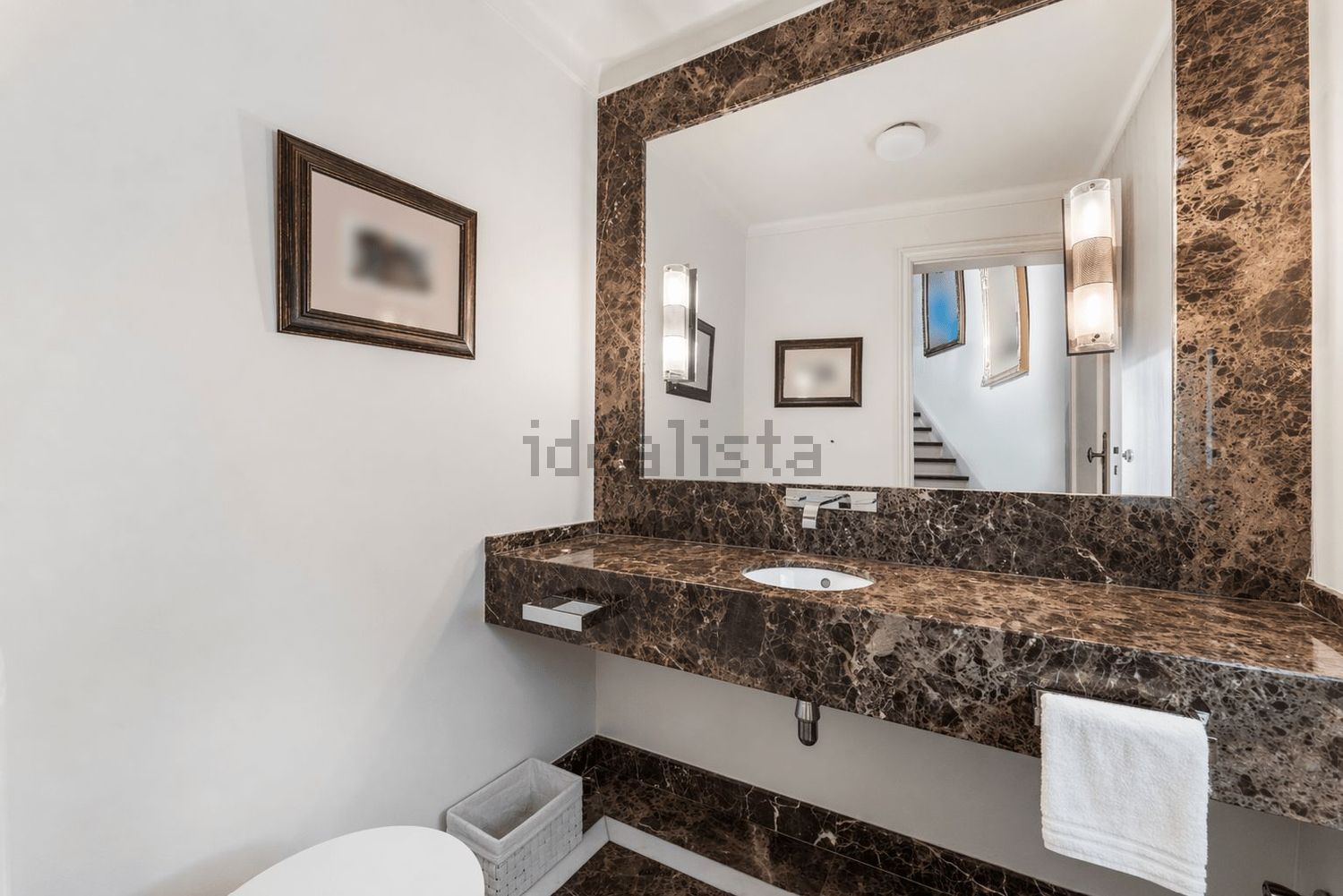 小楼房或独栋别墅出售在Avenida Marechal Carmona - 卫生间