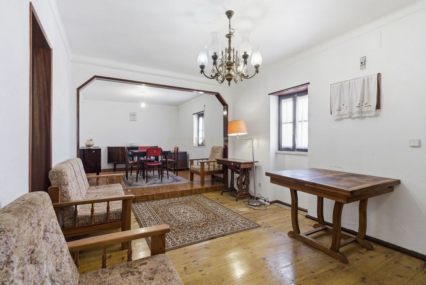 小楼房或独栋别墅出售在Rua do Relógio do Sol, 17