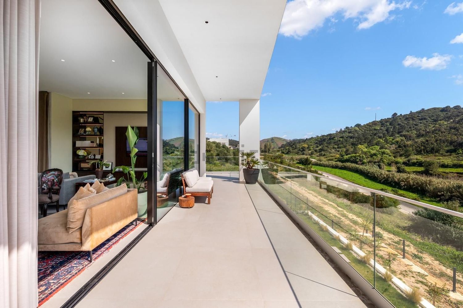 小楼房或独栋别墅出售在Rua das Lombas - 阳台