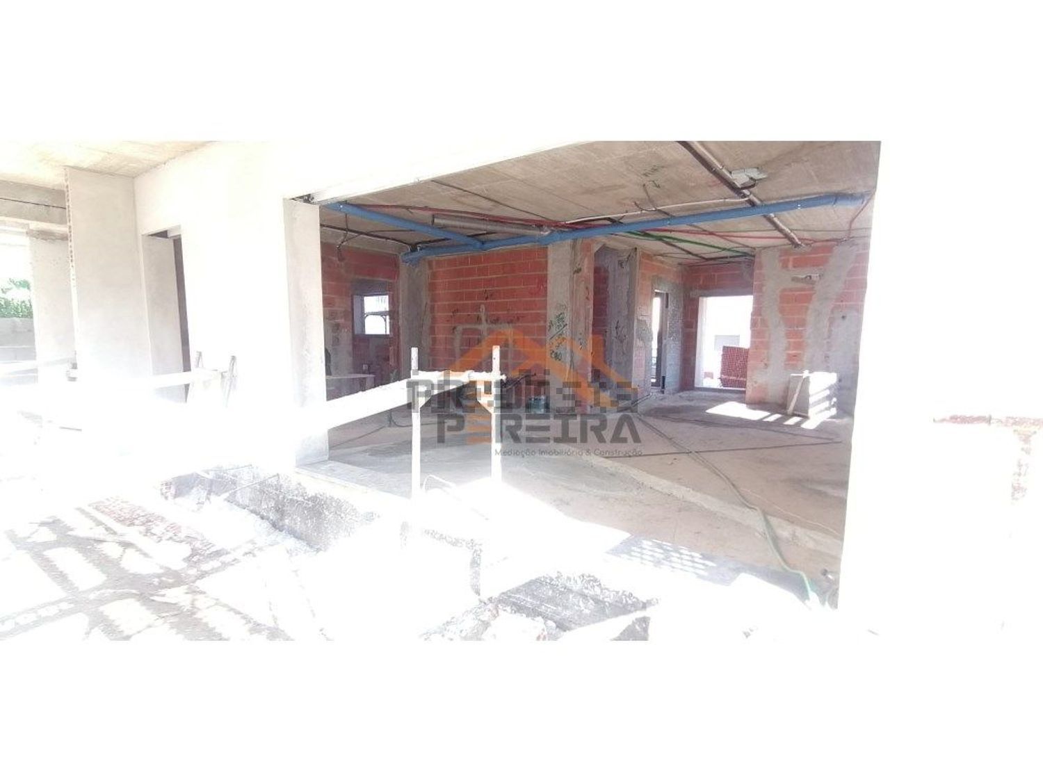 小楼房或独栋别墅出售在Pontinha e Famões - 外立面