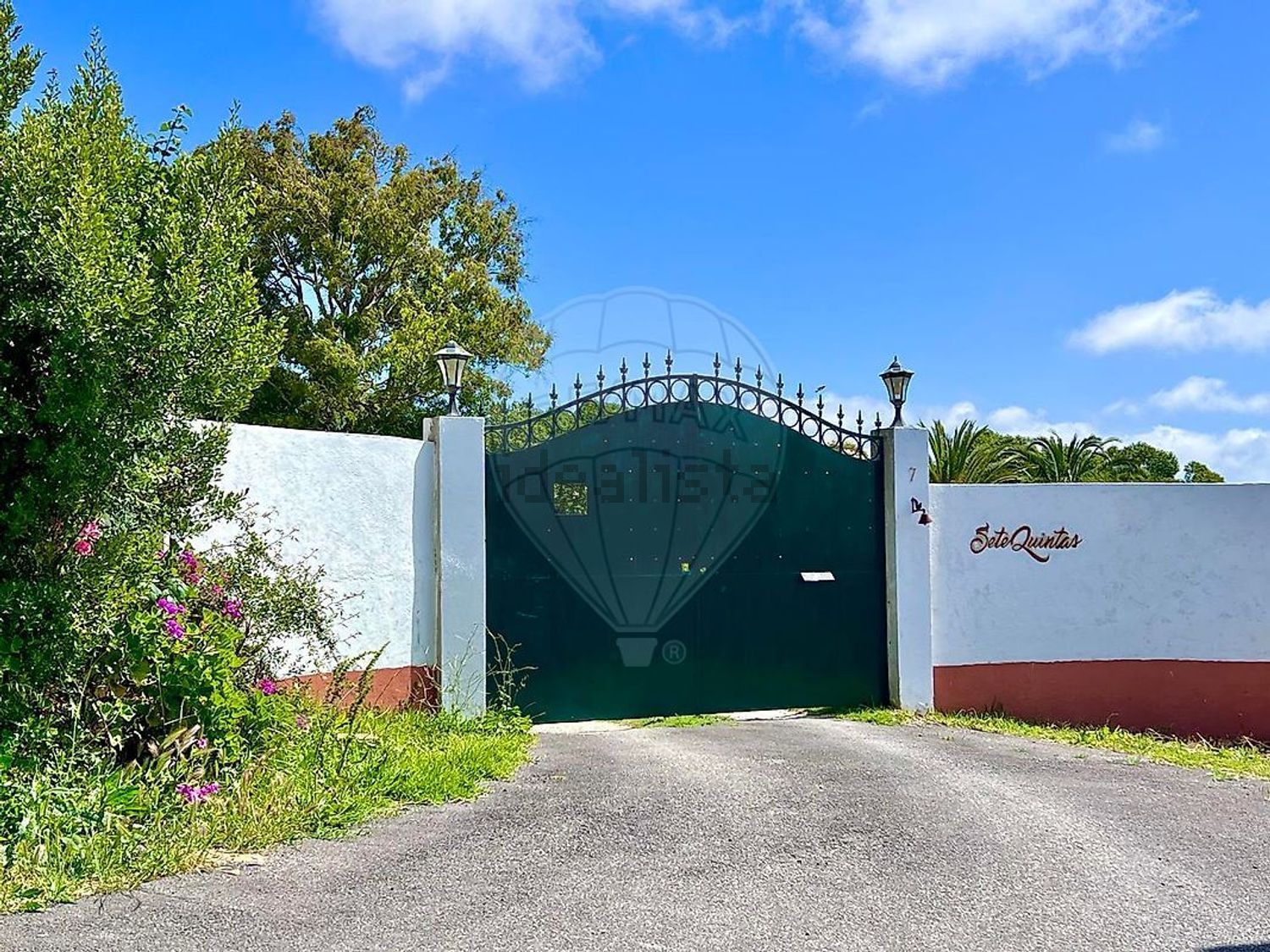 小楼房或独栋别墅出售在Rua Principal - 照片