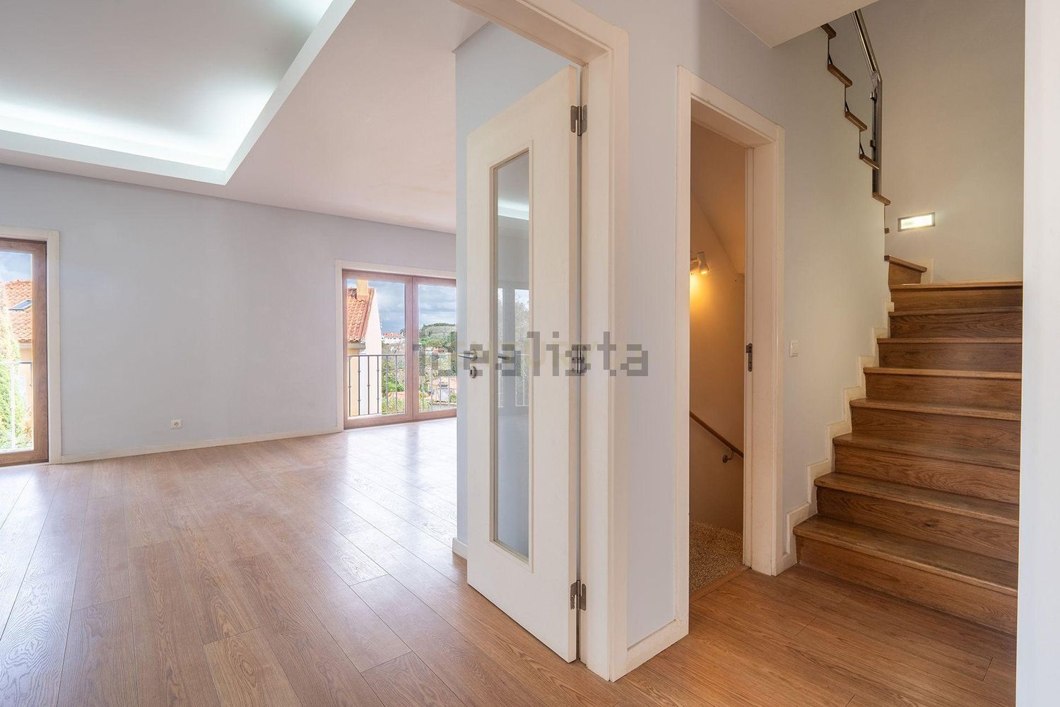 小楼房或独栋别墅出售在Rua Engenheiro José Caetano Salema Garção, 29 - 过道