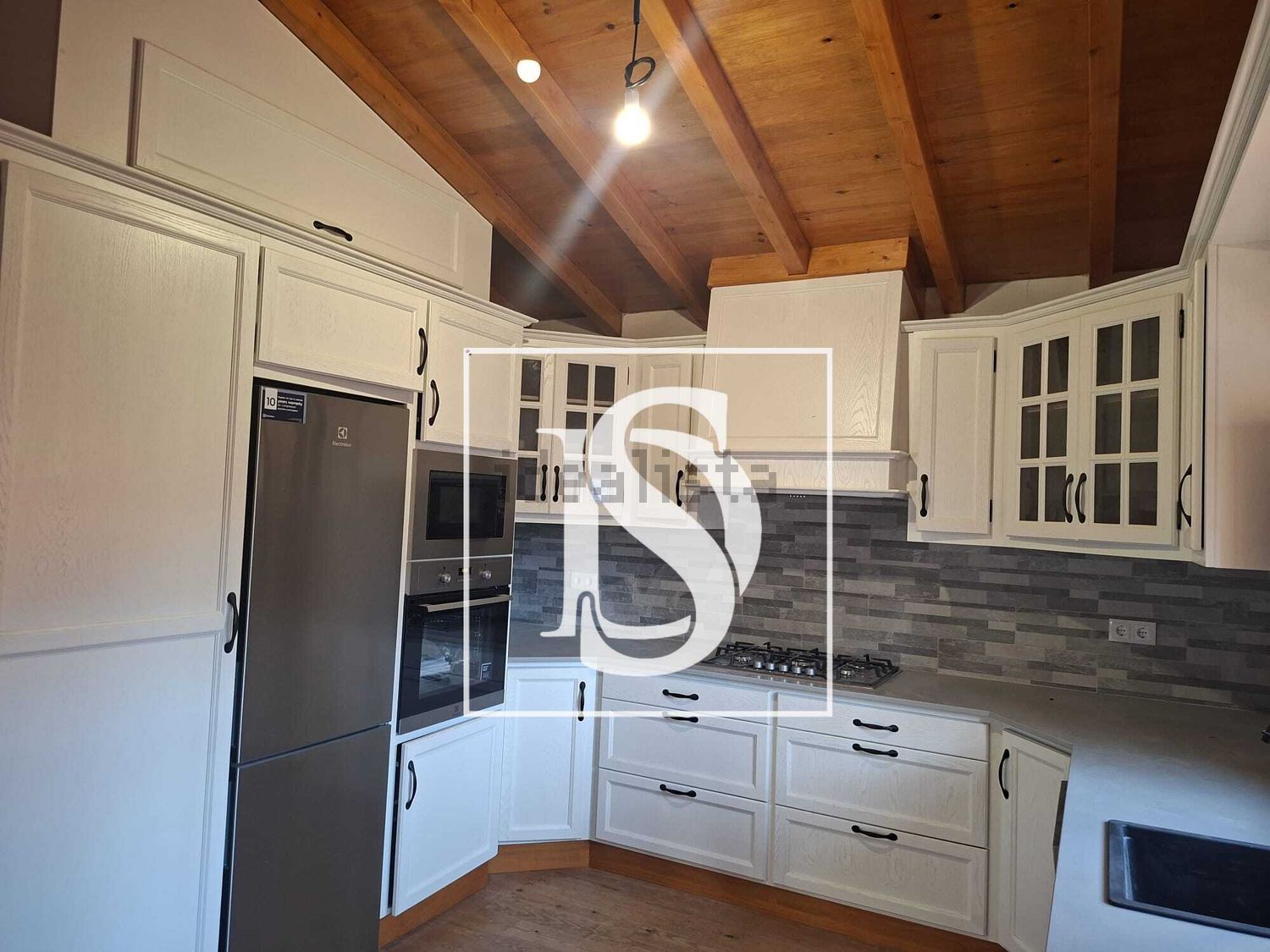 联排别墅出售在São Bartolomeu dos Galegos e Moledo - 厨房