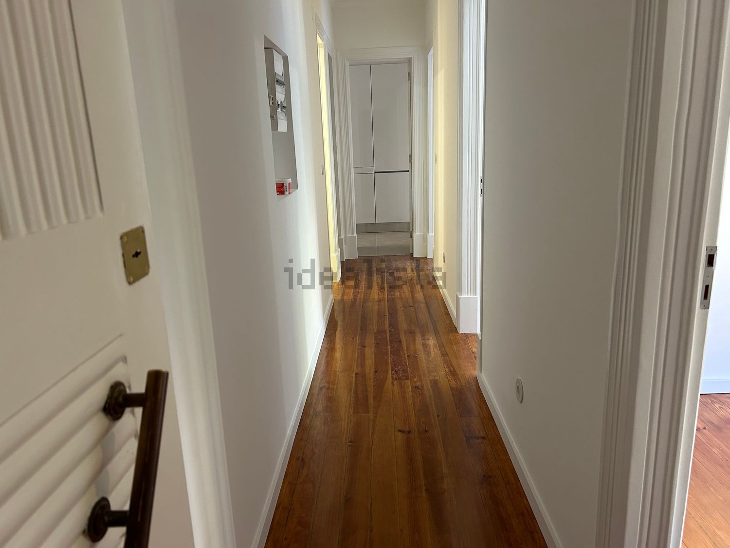 公寓 t3出售在Avenida General Roçadas, 105 - 过道