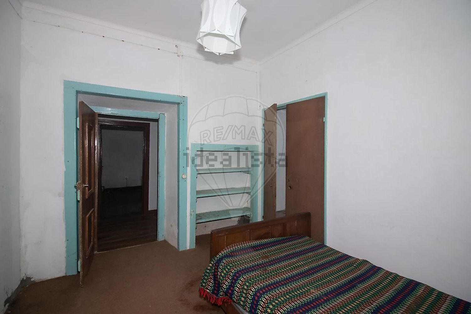 小楼房或独栋别墅出售在São Quintino - 卧室