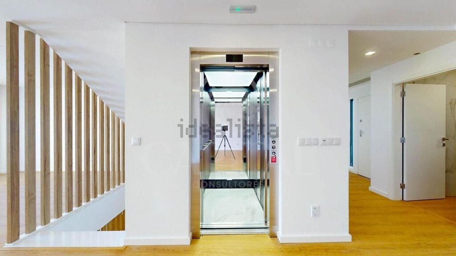 小楼房或独栋别墅出售在Rua da Calheta - 过道