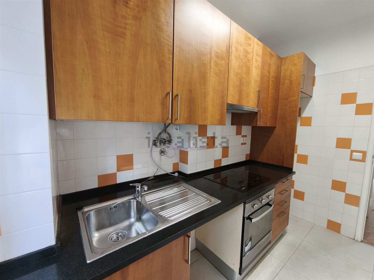 出租公寓 t3在Rua do Vale de Santo António s/n - 厨房