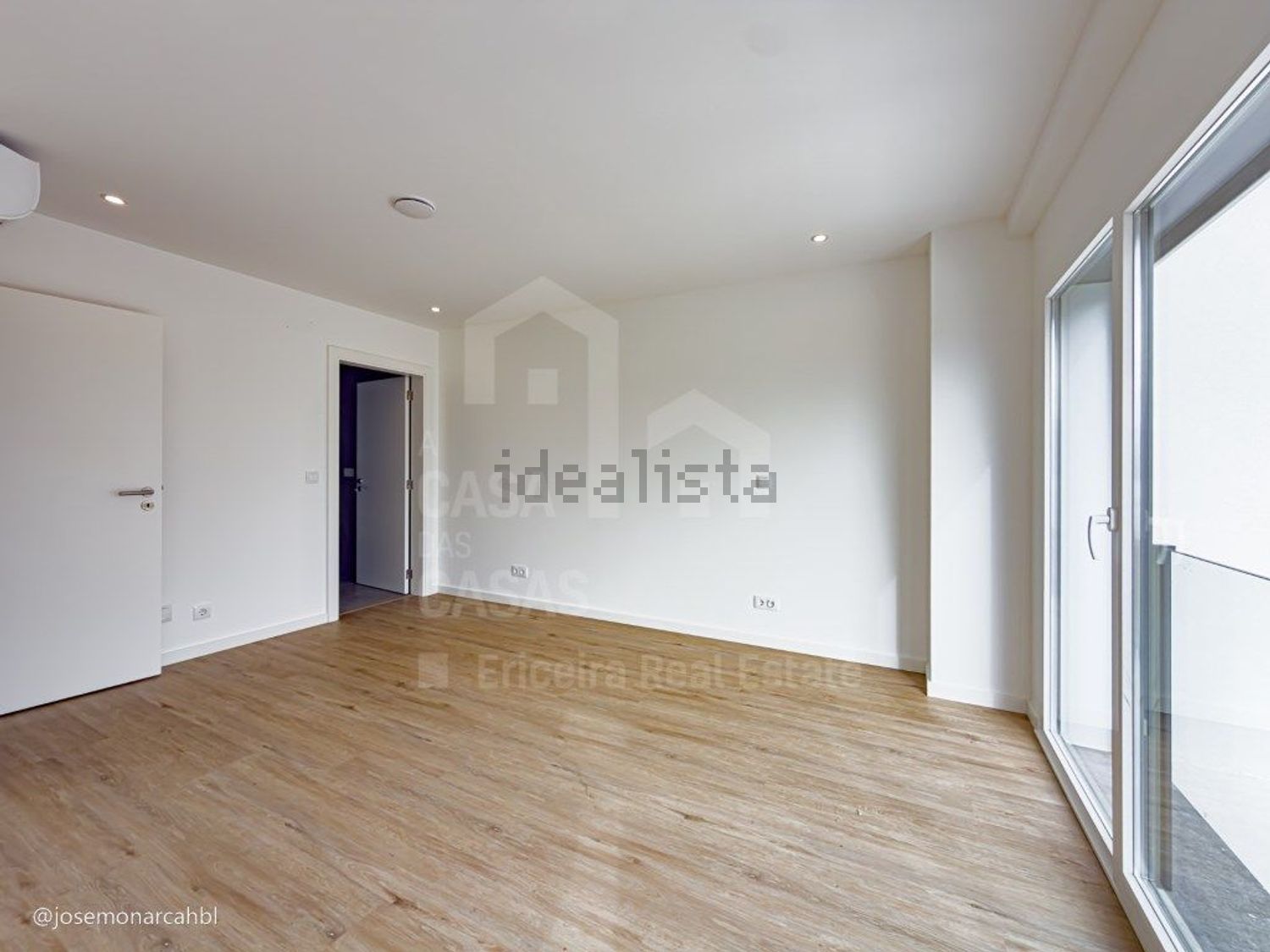 小楼房或独栋别墅出售在São Pedro da Cadeira - 居住