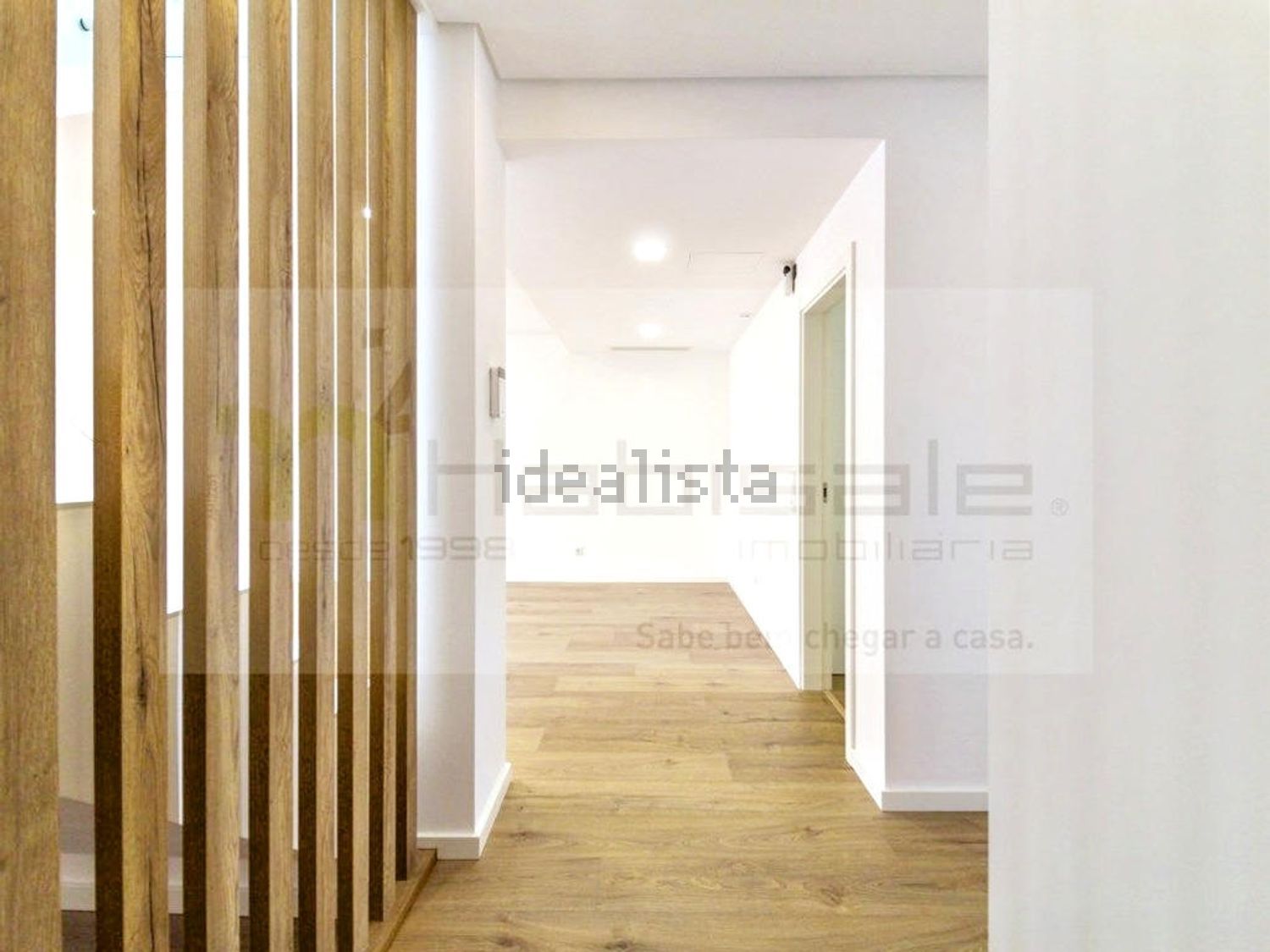 小楼房或独栋别墅出售在Rua Marechal Craveiro Lopes, 43 - 过道