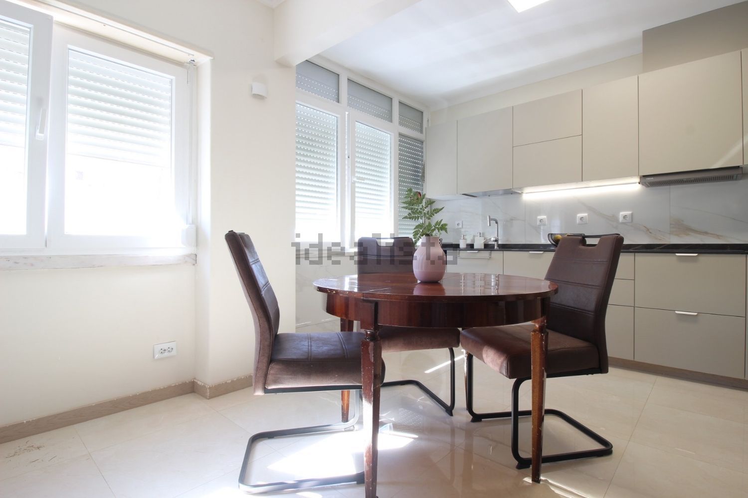 公寓 t2出售在Praça São Bartolomeu, 6 - 客厅