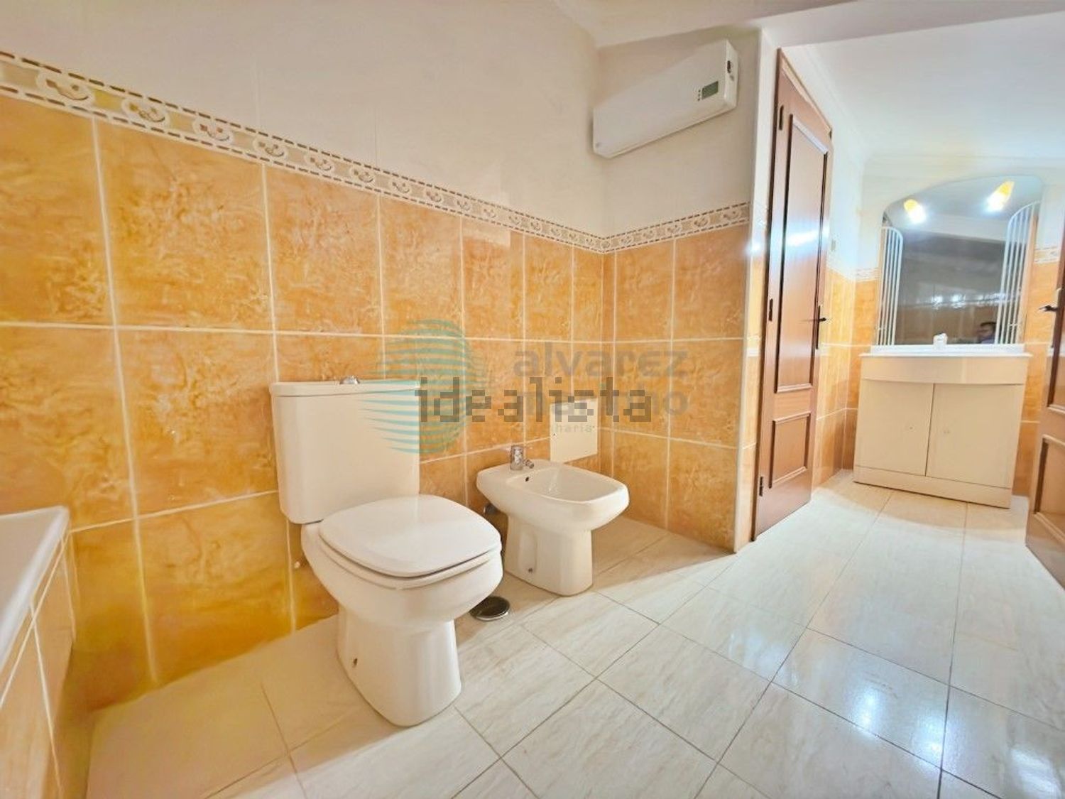 小楼房或独栋别墅出售在Rua 1° de Maio, 3 - 卫生间