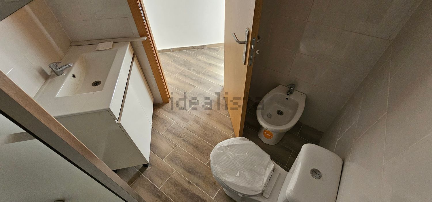 出租公寓 t2在Rua General Justiniano Padrel, 14 - 卫生间