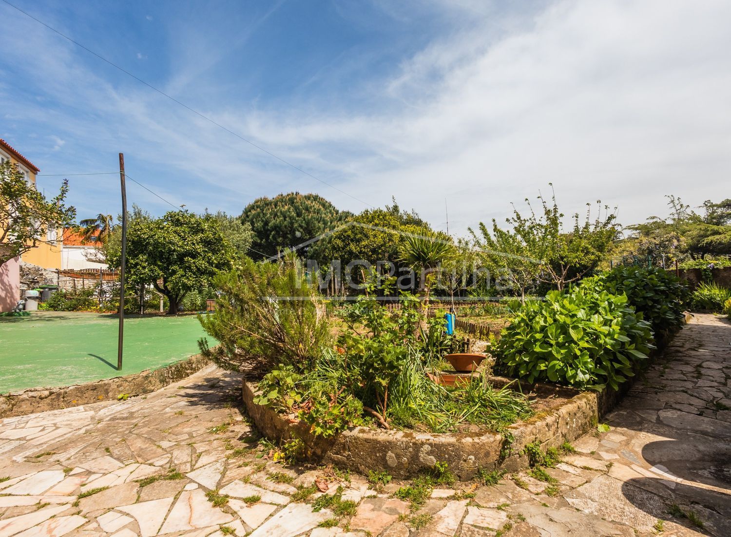 小楼房或独栋别墅出售在Rua Serpa Pinto - 花园