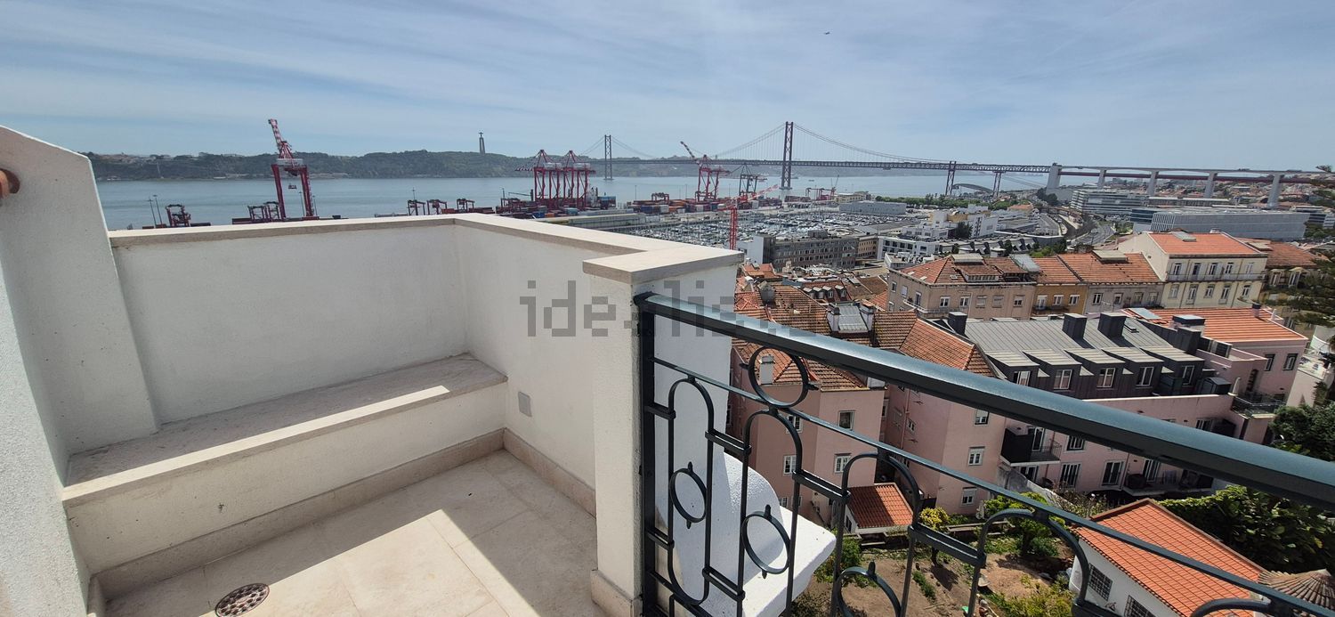 出租顶层公寓在Rua Ribeiro Sanches - 阳台