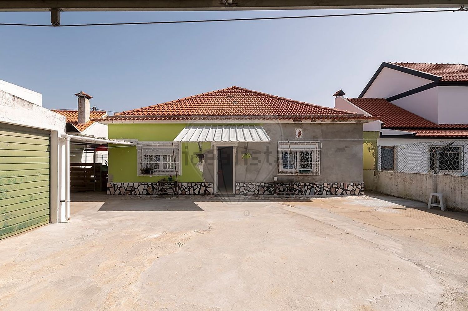 小楼房或独栋别墅出售在Rua Bento de Jesus Caraça - 外立面