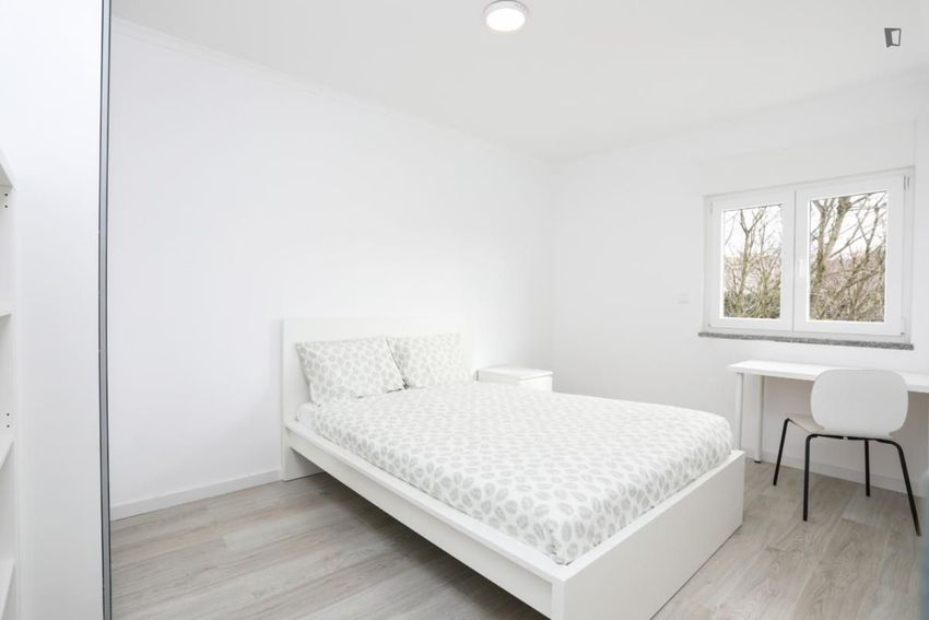 出租房间在Rua Guiomar Torresão