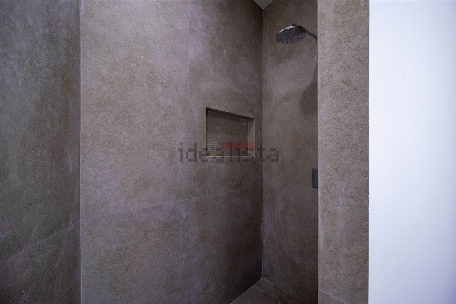 小楼房或独栋别墅出售在Rua das Olaias - 卫生间