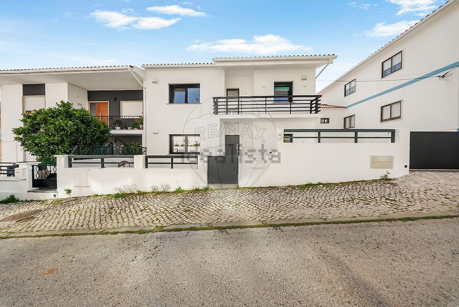 小楼房或独栋别墅出售在Bairro Vila Morena - 外立面