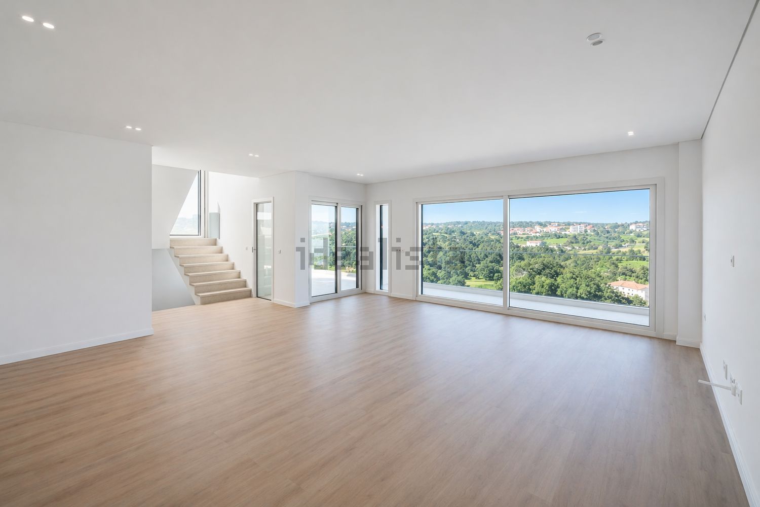 双拼别墅出售在Avenida Raul Brandão, 8 - 居住