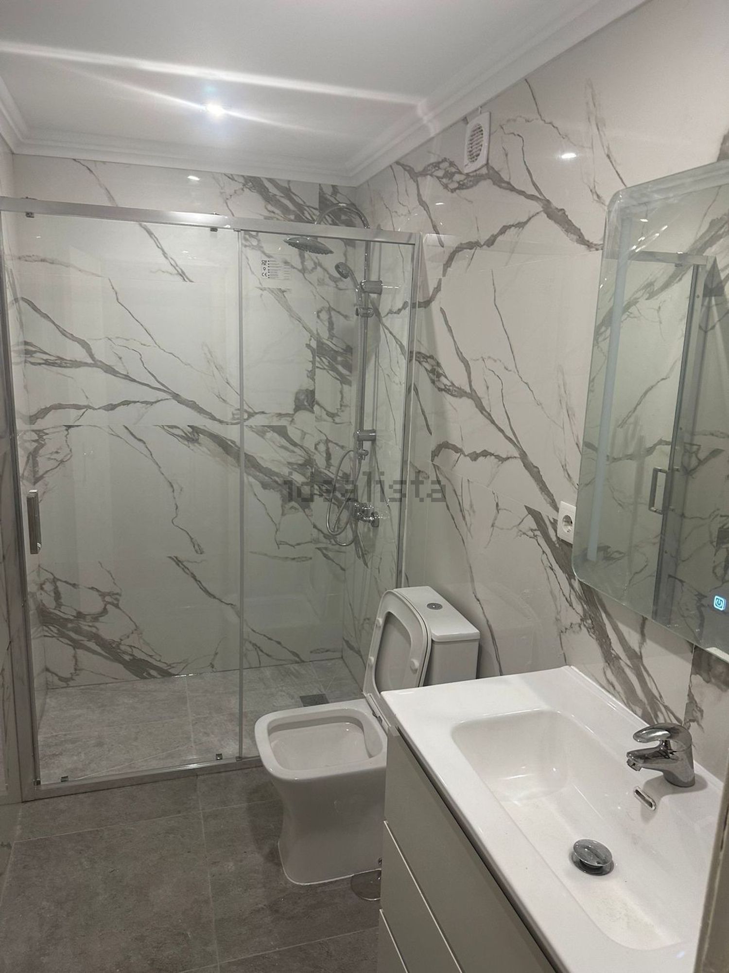 出租房间在Rua de São Domingos de Benfica, 33 - 卫生间