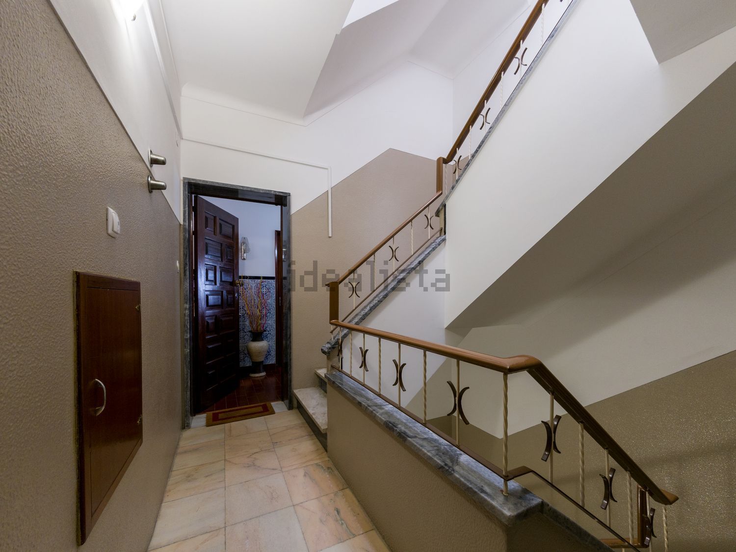 公寓 t2出售在Rua General Amilcar Mota, 12 - 楼梯